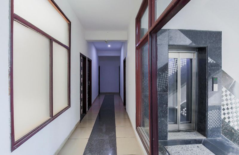 OYO 46295 Elegant Stay Sector 72