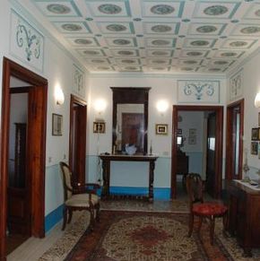 NearBy Hotel