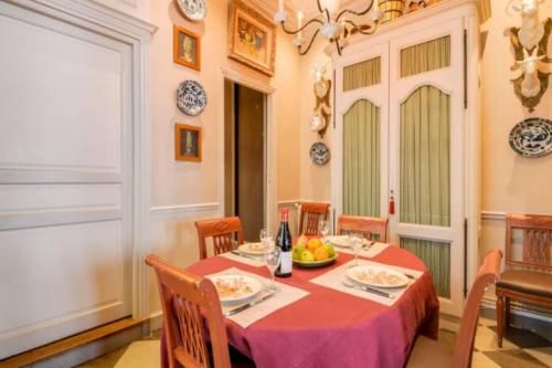 GuestReady – Classic Parisian Home in Marais for up to 6 guests