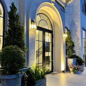 NearBy Hotel