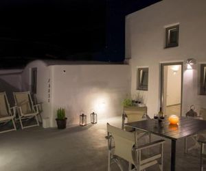 Il Melograno Traditional Cave House Santorini Island Greece