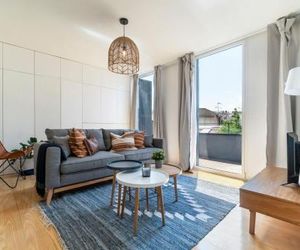 Modern 1BD w AC & Balcony! Lisbon Portugal