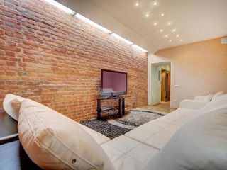 Mike Ryss' Apartments at 5 Points