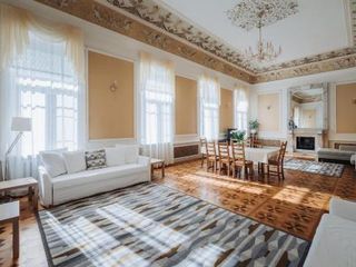 Apartment On Italyanskaya