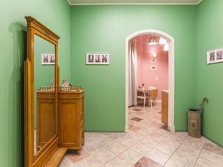 Apartments in the Center of Golden Triangle