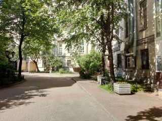 Apartment on Italyanskaya 33