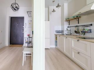 Уютная квартира с камином в центре