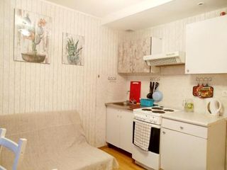 Bolsheokhtinsky 22 White Doors, Большеохтинскии 22 корпус 2