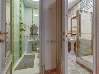 Mike Ryss' Royal Apartment