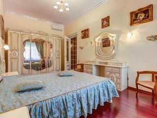 Mike Ryss' Royal Apartment