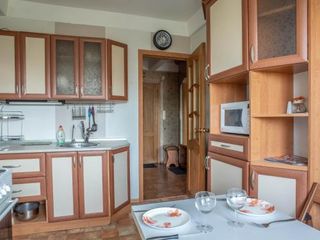 Novocherkassky 12, Gold Doors