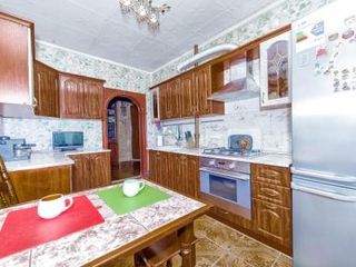Двухкомнатная квартира в центре.