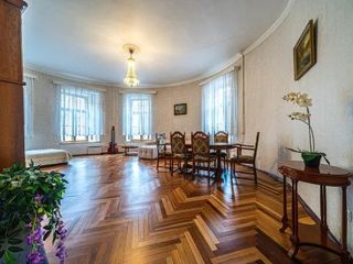 Apartment near the Palace Square 2