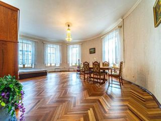 Apartment near the Palace Square