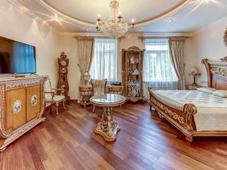 Апартаменты Venera “Your personal Hermitage for a week.”