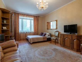 Apartment на Галстяна 1
