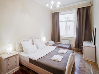 St Pete aparts, White Apartment