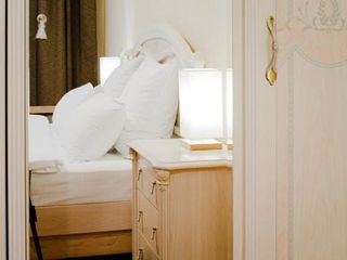 St Pete aparts, White Apartment