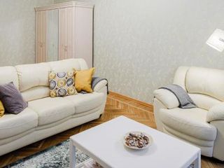 St Pete aparts, White Apartment