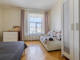 Светлая квартира в центре Петербруга