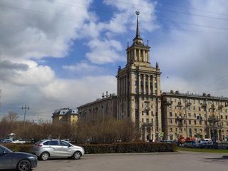 Под башнеи