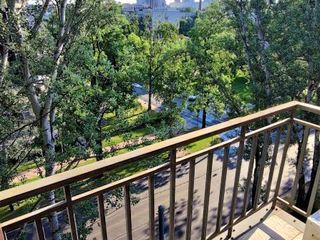 VINEWOOD parkview apartment with balcony