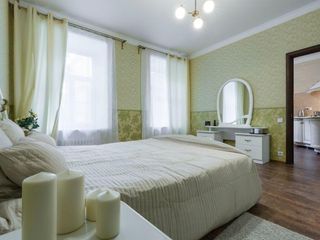 Bright, cozy three-room apartment in the center
