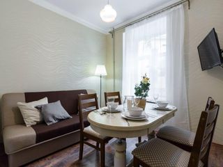 Bright, cozy three-room apartment in the center