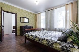 Bright, cozy three-room apartment in the center