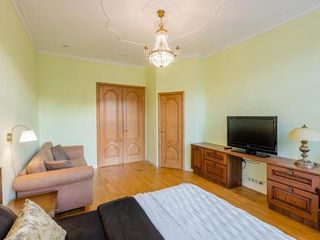 Excellent Apartment on Italyanskaya