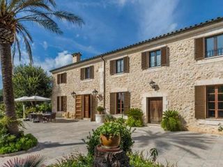 sa Pobla Villa Sleeps 14 with Pool and Air Con