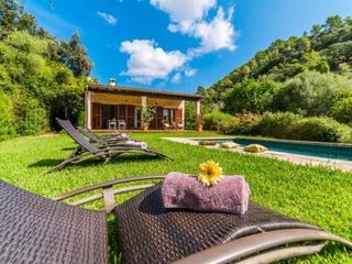 Campanet Holiday Home Sleeps 4 with Pool Air Con and WiFi