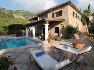 Deia Villa Sleeps 10 with Pool and Air Con