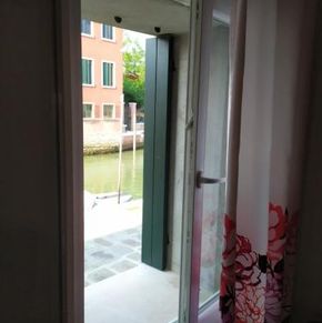 NearBy Hotel