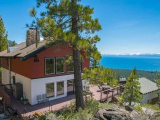 Фото отеля Juniper - Incredible Mountainside Home w Lake Views!