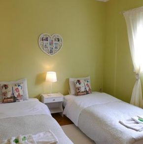 NearBy Hotel