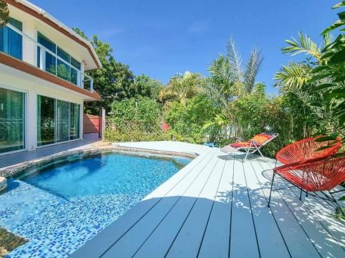 Tina’s Living Paradise – Guesthouses with private pool