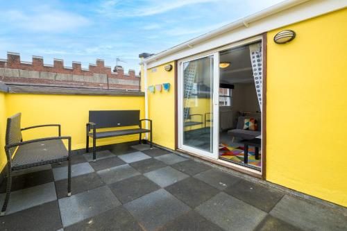 Family House with Secret Snug Roof Terrace