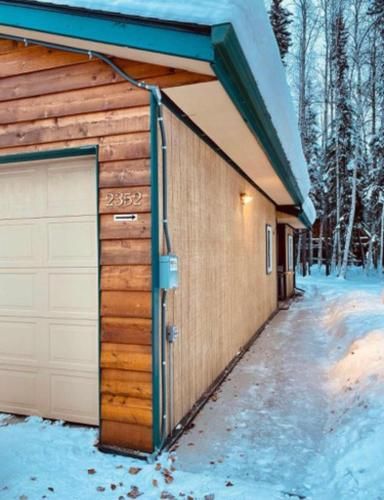 Photo of Modern Guesthouse with Prime Location, Hot Tub and Aurora Views