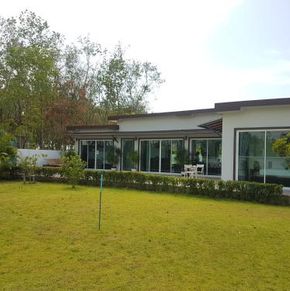 NearBy Hotel