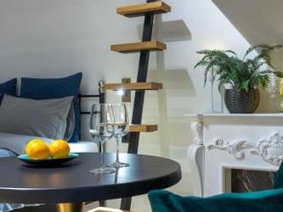 Изысканныи люкс, апартаменты у аэропорта с бесконтактным заселением 24 на 7