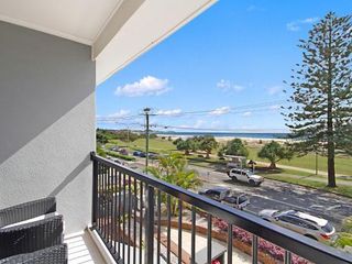 Hotel pic Kirra Vista Apartments Unit 18 - Right on the Beach in Kirra with free