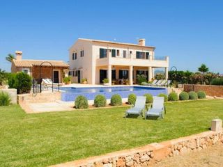 Cala Ferrera Villa Sleeps 10 Pool WiFi