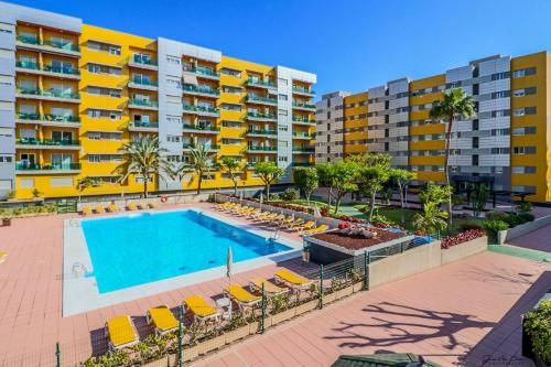 Flatguest Ramblas Golf 6C – Parking + Pool + Gym