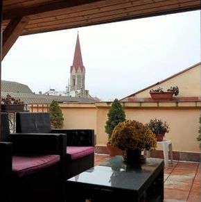 NearBy Hotel