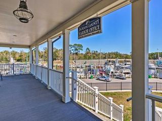 Фото отеля Harbor Oaks Haven Walk to Front Beach and Downtown!