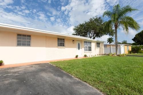 Photo of PALM BEACH GARDENS LOVELY GUEST HOUSE