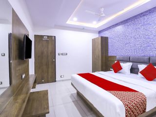 Фото отеля OYO VAD180 HOTEL SHREE PASHUPATI REGENCY