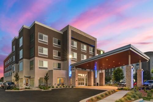 Photo of Holiday Inn Express And Suites Suisun City Napa Valley Area