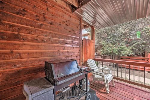 Mountain Lodge with Hot Tub, Walk to Grindstone Lake